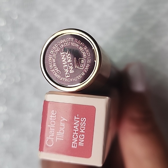 Charlotte Tilbury  HYALURONIC +HAPPIKISS  COLOUR BALM -Enchanting Kiss - Picture 4 of 5
